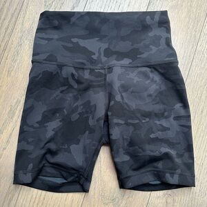 Lululemon Align Black Camo Bike Shorts Size 4